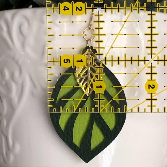 New Layered Faux Vegan Leather Dangling Leaves Handmade Earrings Green Floral - Picture 8 of 8